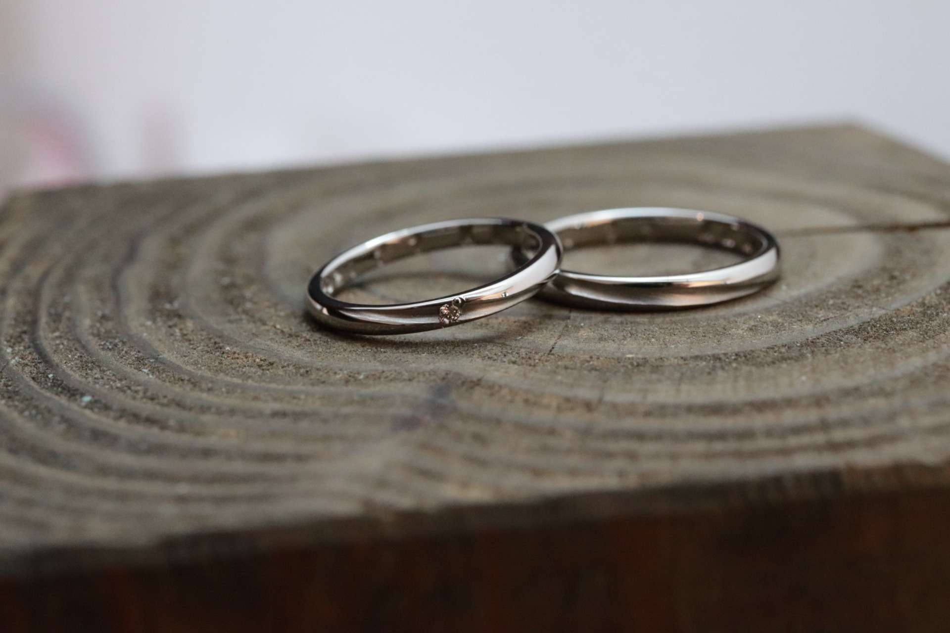 デザインの企画から手作りの結婚指輪作成までサポートします